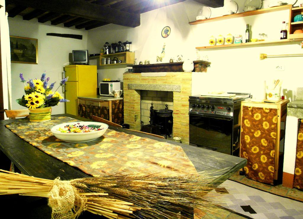 Guest House Il Borgo Di Sempronio Semproniano Pokój zdjęcie